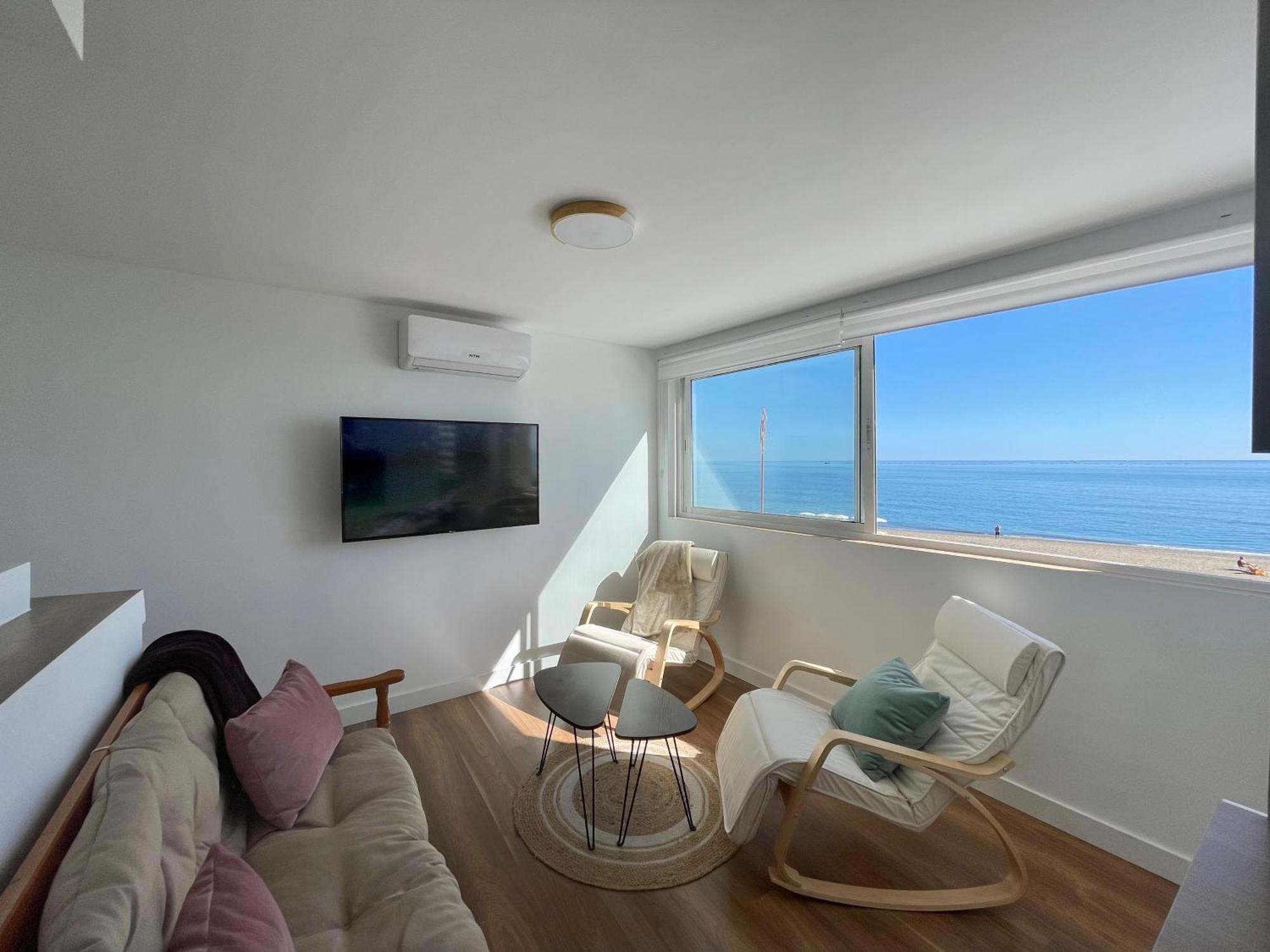 Apartamento Calma Carihuela Beach - 10 Metros De La Playa トレモリノス エクステリア 写真