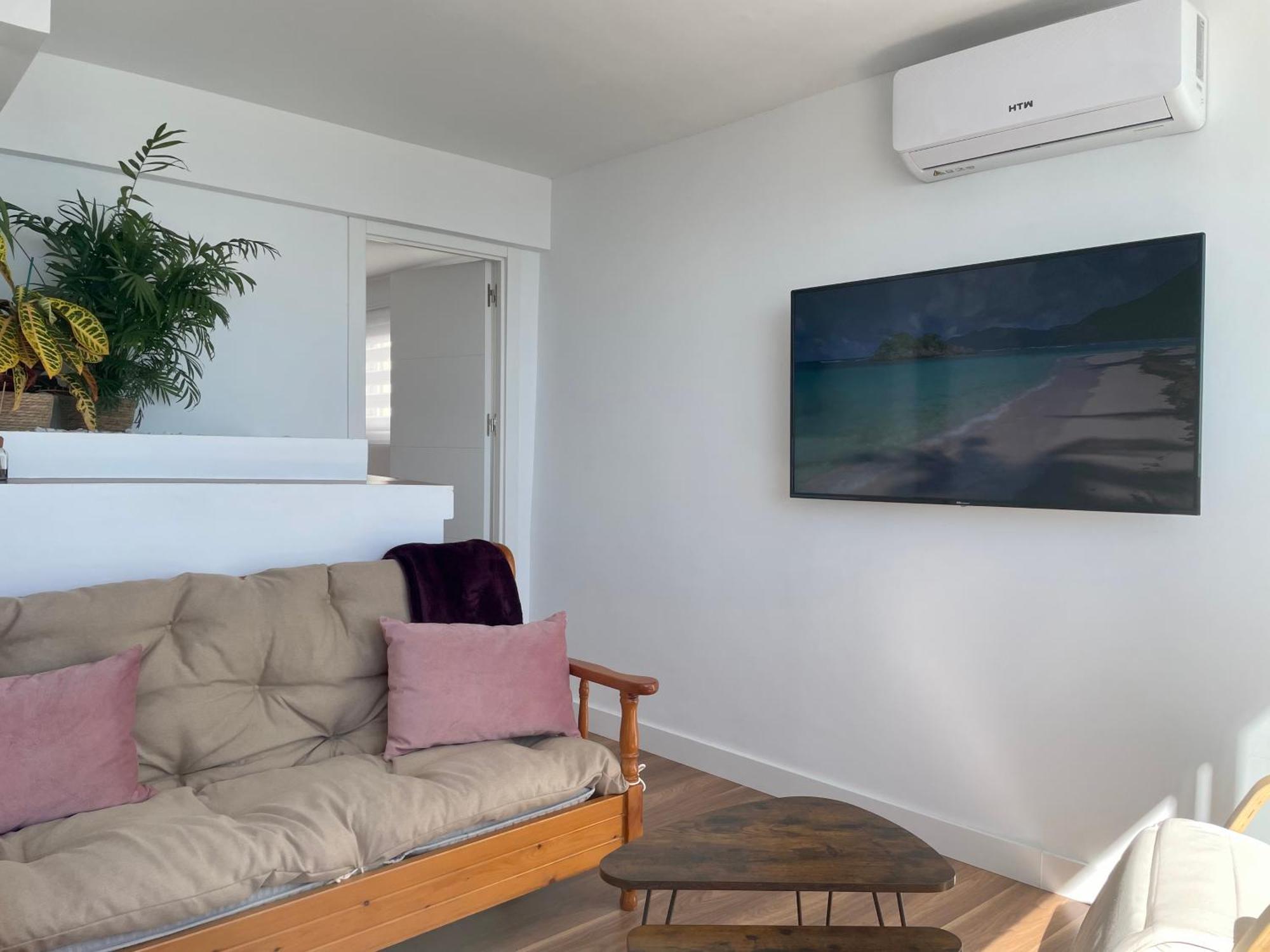 Apartamento Calma Carihuela Beach - 10 Metros De La Playa トレモリノス エクステリア 写真