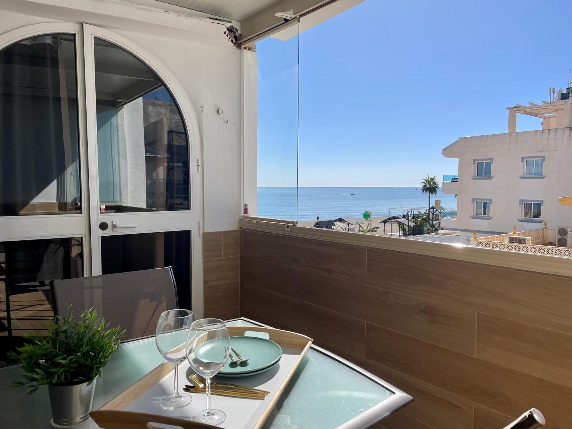 Apartamento Calma Carihuela Beach - 10 Metros De La Playa トレモリノス エクステリア 写真