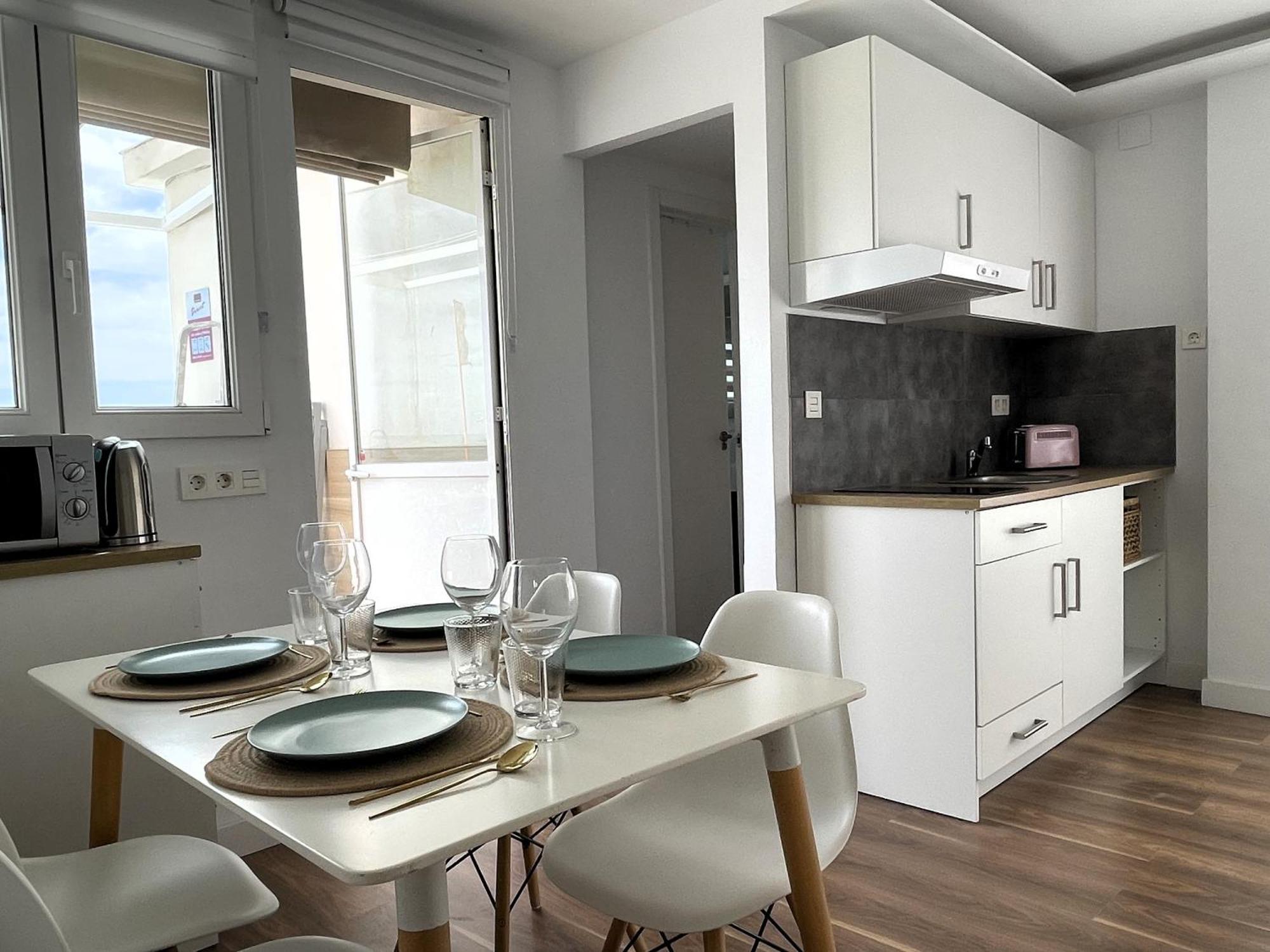 Apartamento Calma Carihuela Beach - 10 Metros De La Playa トレモリノス エクステリア 写真